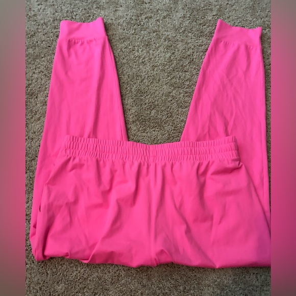 EUC Lilly Pulitzer Vibrant Roxie Pink Lillibeth SPF 50+ Joggers, Size Medium - Picture 11 of 16